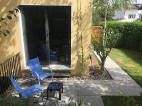 Studio with private garden & free parking